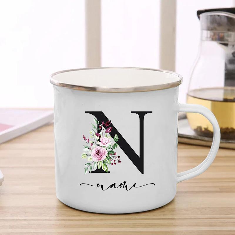 26 инициалов, черная буква, фиолетовый цветочный принт, эмалированная кружка, креативные кофейные чашки, дорожная чашка, персонализированные подарки, кружки для напитков