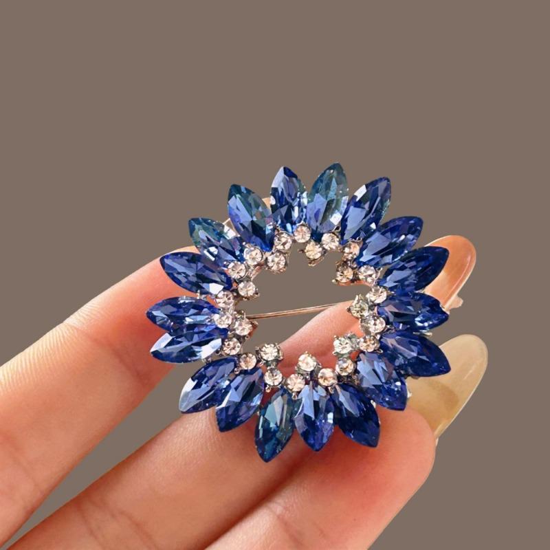 Роскошная Брошь-Цветок с Синими Бриллиантами - Женский Высококлассный Аксессуар с Регулируемой Застежкой на Талии и Премиальной Булавкой