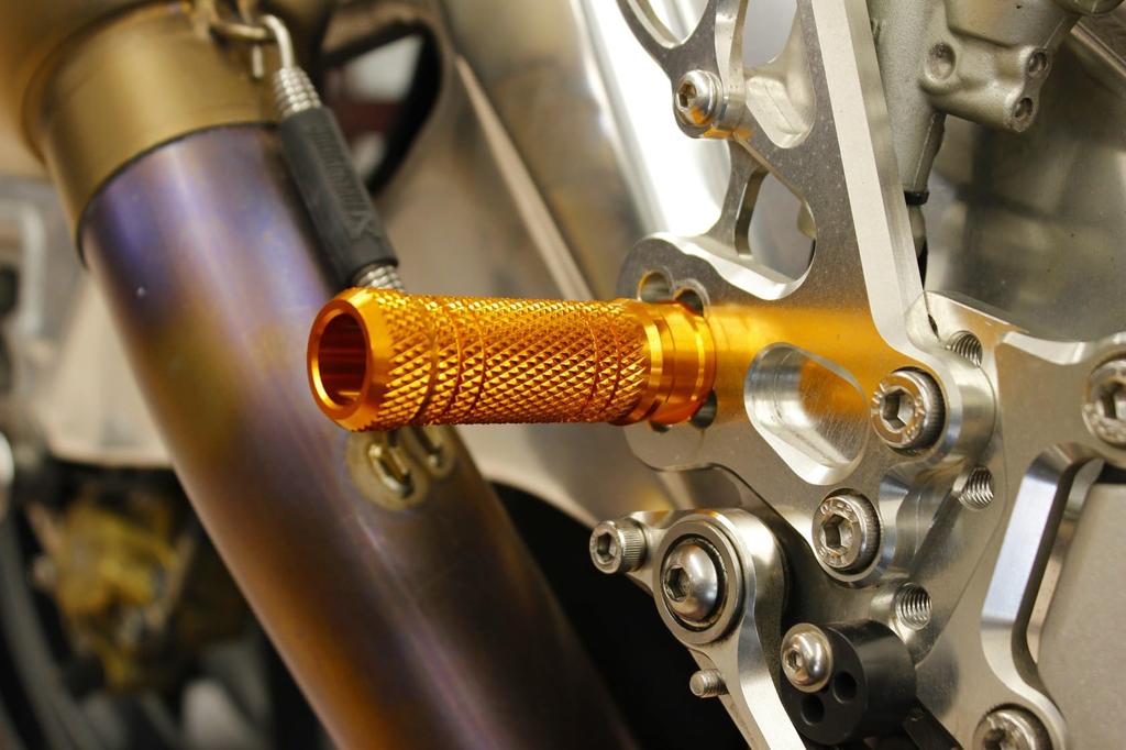 Posh Face Алюминиевая подножка с насечкой/прямая, тип резьбы M8 (Золото) Общее назначение