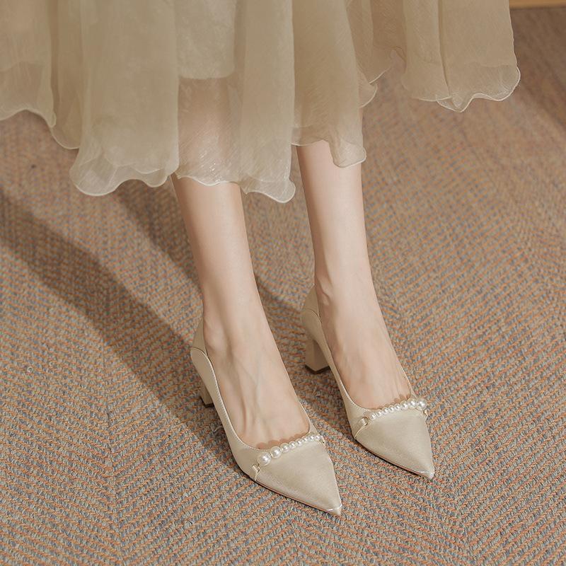 Niche Design Temperament High Heels 2025 Autumn New Women's Thin Heel Pearl Single Shoes