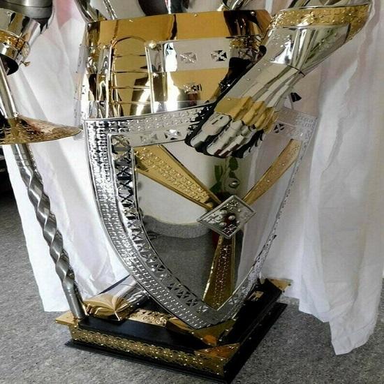 Костюм доспеха рыцаря тела средневековой нержавеющей стали свободный от ржавчины королевский полный с серебром