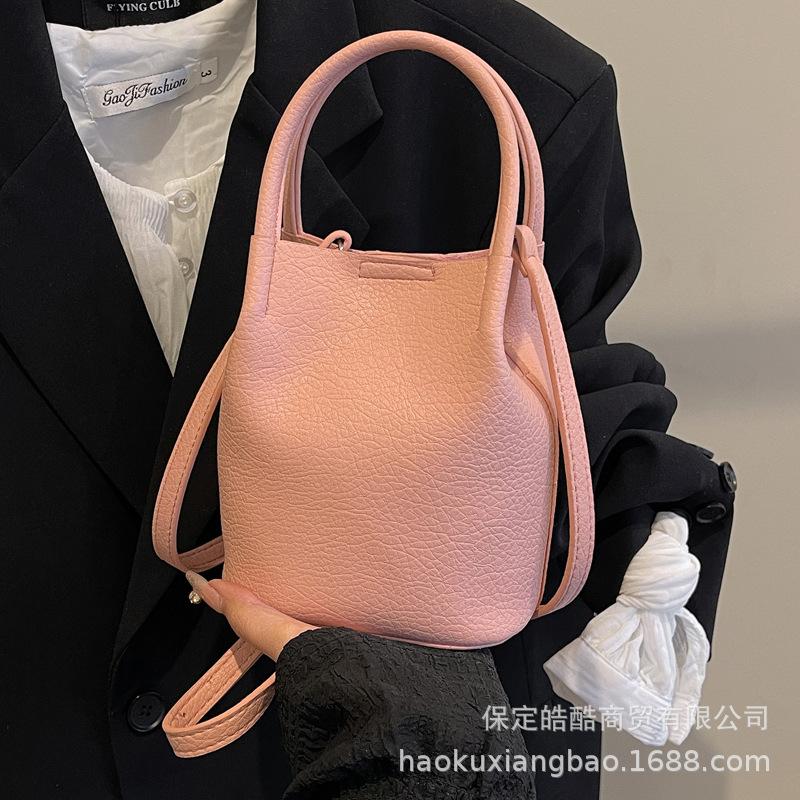 Премиальный нишевый детский рюкзак для мамы, женская весна-лето 2025, новая ретро сумка-мессенджер, женская ручная плиссированная сумка-ведро