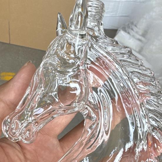 Whiskey Bottle Engraved Horse Head Shape Glass Decanter for Whiskey