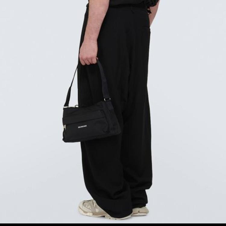 Balenciaga Explorer Letter Logo Patch Zip Closure Fabric Tote Shoulder Bag Men bags Black 7875742JMF71000