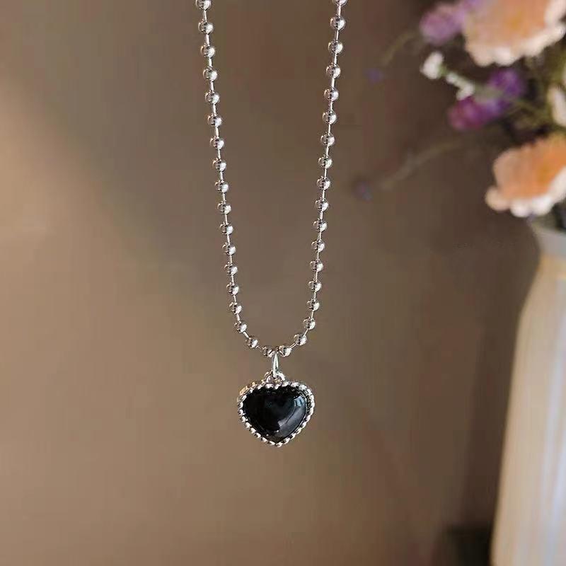 Black Love Necklace for Women - Niche Design Clavicle Chain, Long Simple Sweater Chain with Elegant Hardware Girl Accessories