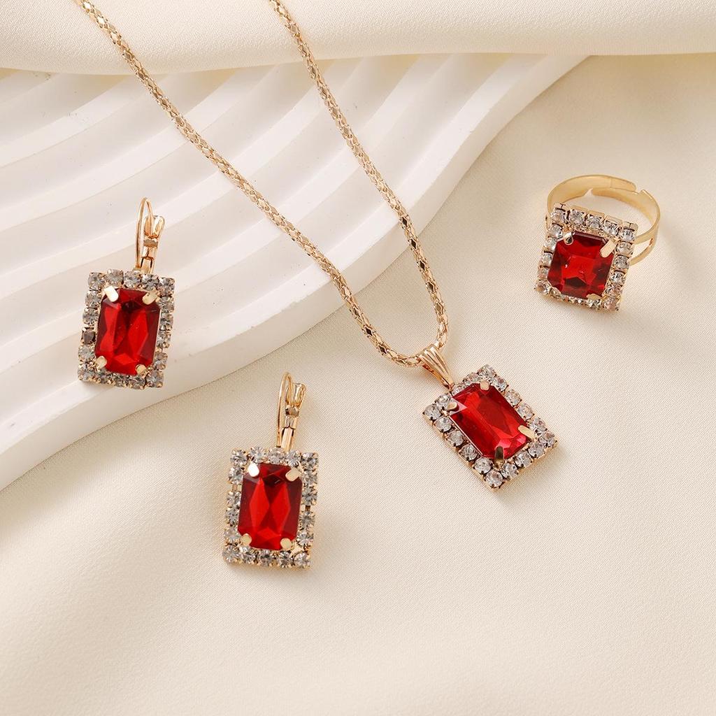 Комплект из 3-х предметов женской бижутерии высшего качества: Геометрическое ожерелье, серьги и кольца с бриллиантами