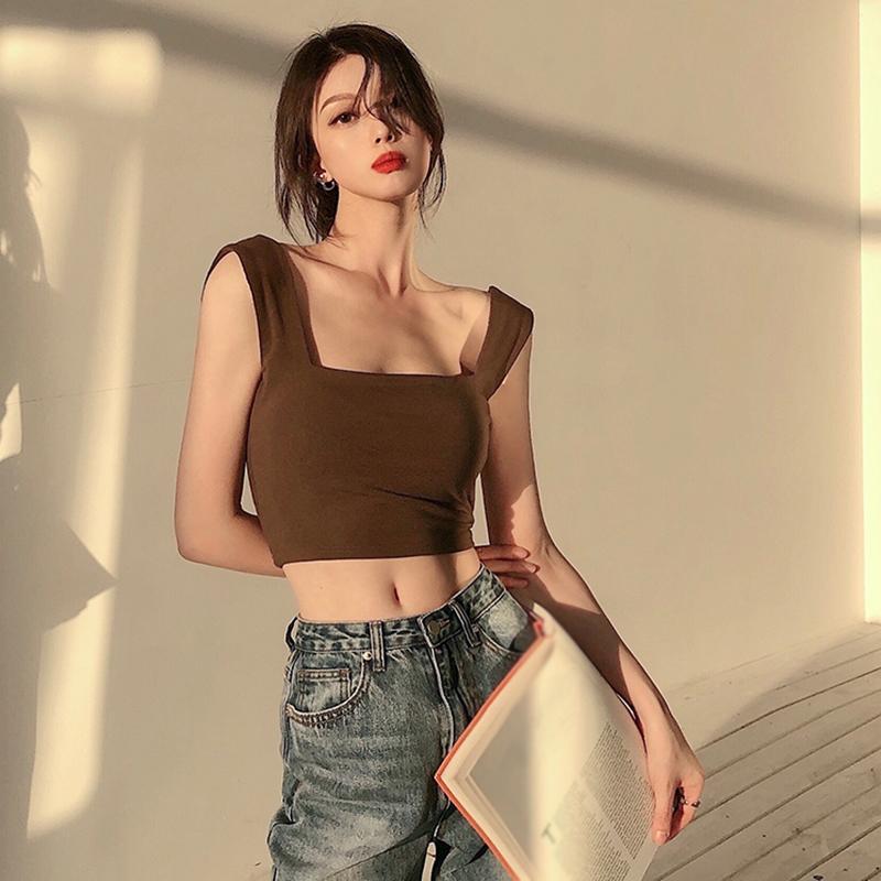 Женский укороченный жилет-топ однотонный с квадратным вырезом и нагрудной подкладкой