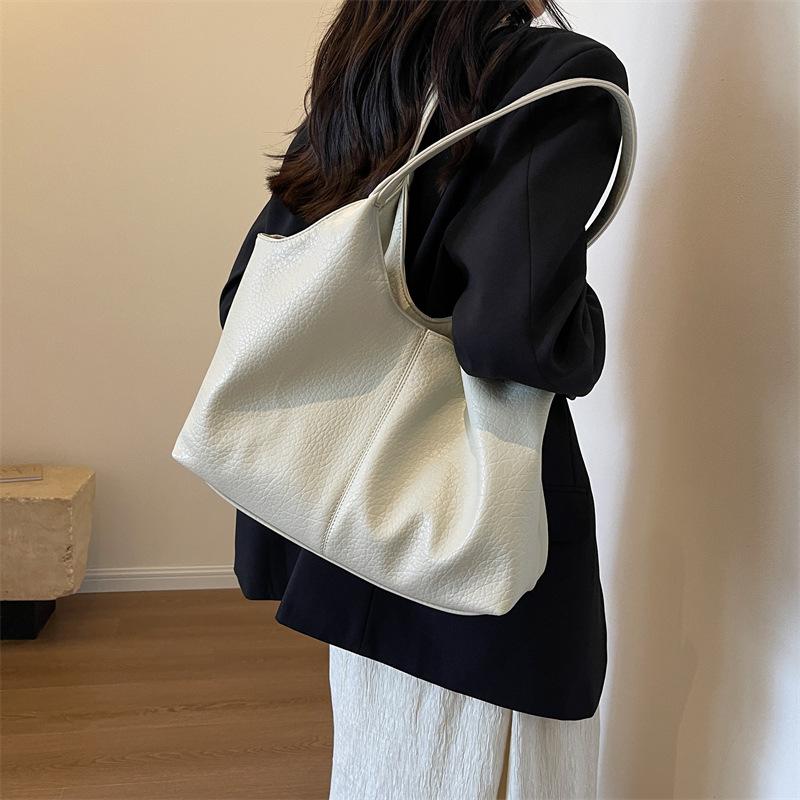 Оптовая продажа большая сумка из мягкой кожи женская сумка 2025 осень и зима новая нишевая модная сумка-тоут повседневная сумка через плечо сумка-подмышка