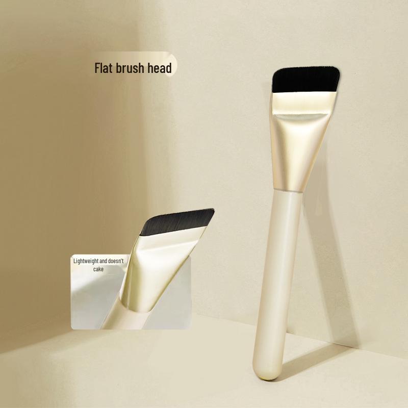 Кисть с плоской головкой без разводов для гладкого нанесения тональной основы и консилера