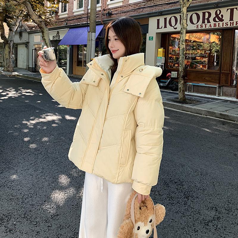 Женская короткая куртка на утином пуху 2024 года, зимняя, новая, утепленная, с маленьким капюшоном, контрастного белого цвета