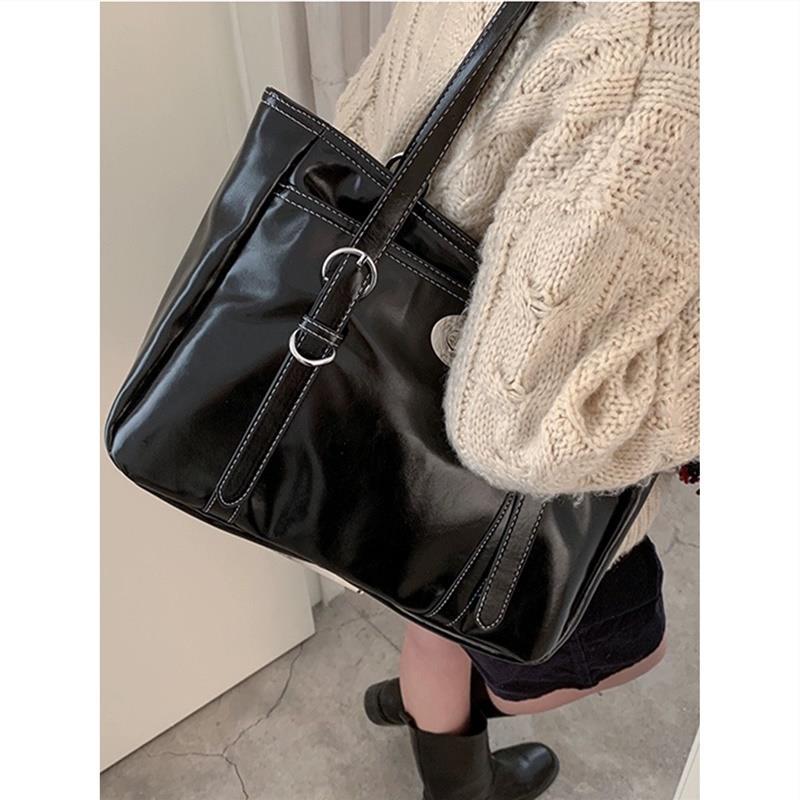 Large-capacity Tote Bag Women's New Autumn and Winter Versatile Underarm Messenger Bag Commuter High-end Bag