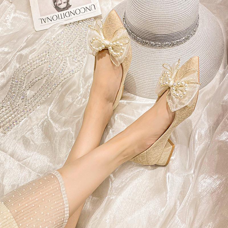 Остроносые туфли-лодочки женские новые на толстом каблуке, туфли феи, с открытым вырезом, с жемчужным бантом, на среднем каблуке, женские туфли
