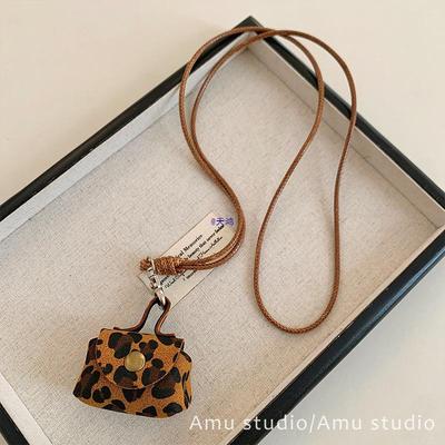 Ожерелье-кошелек для монет с леопардовым принтом: Женский кулон-чехол для наушников с кожаной цепочкой