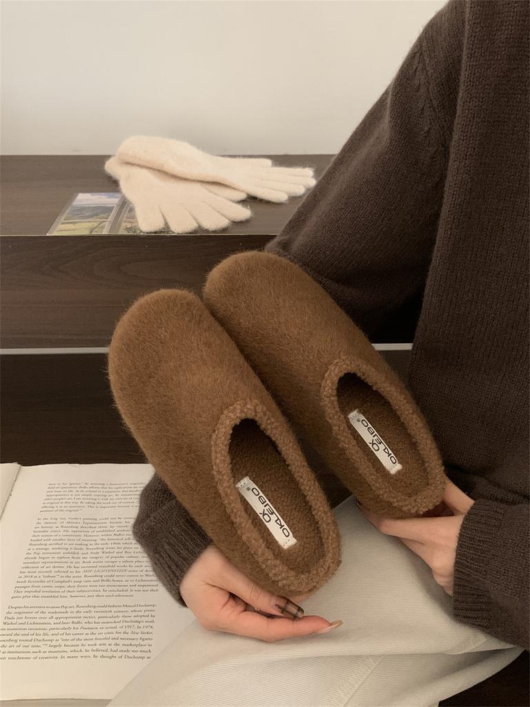 Niche Retro Velvet Birkenstocks, Fluffy Shoes for Women's 2025 Autumn and Winter New Outer Wear Cotton Mop Fluffy Slippers
