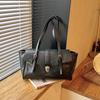 New High-End Retro Style Baguette Bag Women'S Shoulder Handbag Simple Commuter Briefcase Large Capacity Bag
