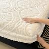 3PC Bedding Set Bedcloth Warm Winter Bed Cover 3D Embossed Velvet Mattress Cover Tafferta Bedsheet Winter Warm Fitted Sheet Mattress Protector