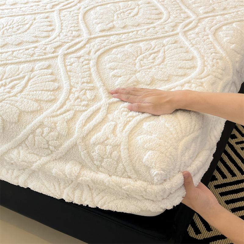 3PC Bedding Set Bedcloth Warm Winter Bed Cover 3D Embossed Velvet Mattress Cover Tafferta Bedsheet Winter Warm Fitted Sheet Mattress Protector