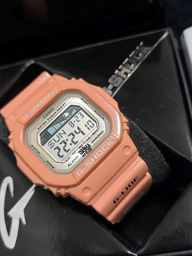 Casio 2009 года, носил Томохиса Ямасита в дораме G-SHOCK, «Buzzer Beat» (GLX-5600XA-4JR)