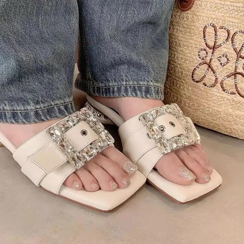 2024 Новый дизайн женские тапочки со стразами в виде листьев, необычный каблук летние туфли шлепанцы, открытый носок, белый, черный, Прямая поставка