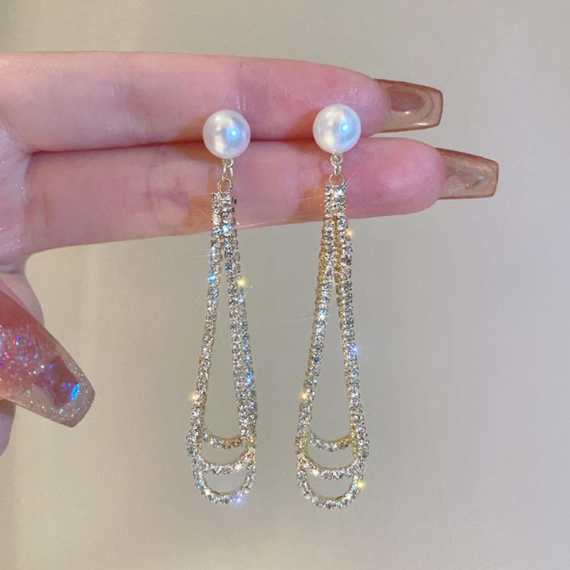 2023 High-End French Pearl Earrings: Light Luxury, Unique Design for Women