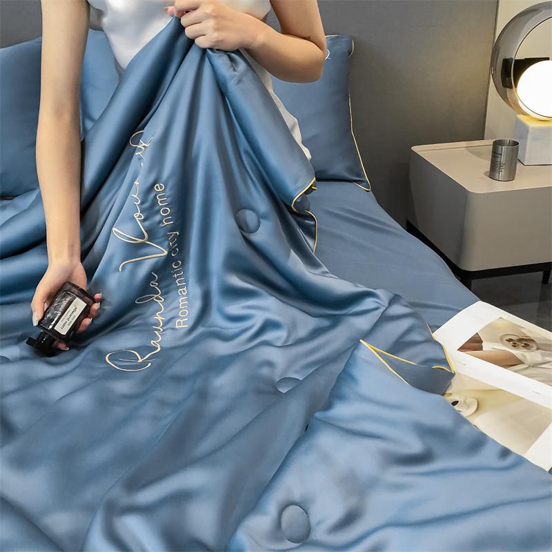 Factory Direct Sales New Top Quality Cool Quilt Silk Air Conditioning Quilt Large Size Thin Blanket Embroidery Craft Bedding 1PC