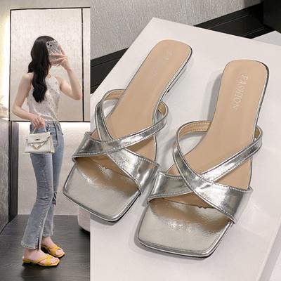 Темпераментные квадратные тапочки в сказочном стиле, особой формы и крутые тапочки-одно слово, женские 2025 лето, новые тапочки для улицы с перекрестными ремешками