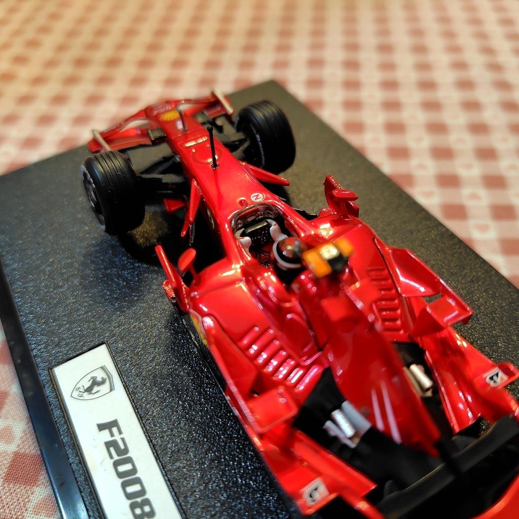 Hot Wheels Ferrari F2008 Kimi Машина 1 Мятный 1/43 Räikkönen Нет. [Почти новое состояние]