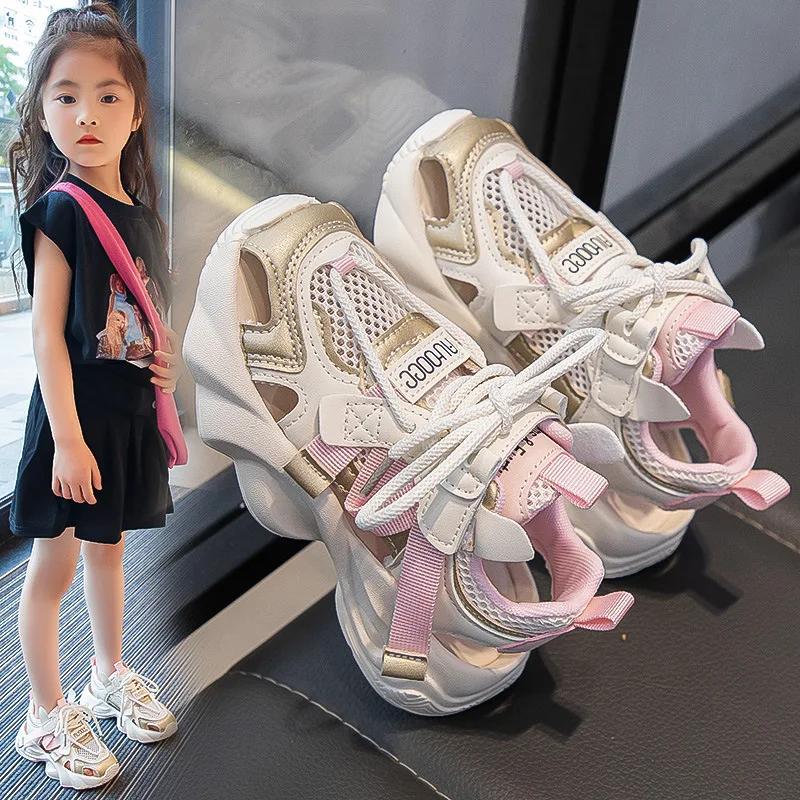 Детские теннисные туфли с выемками 2024 года, летняя новая спортивная обувь для девочек и мальчиков, сетчатая дышащая универсальная обувь для отпуска