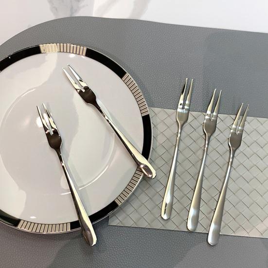 Fruit Fork Double Tine 5.5 Inch Stainless Steel Forks for Fruits Cakes Desserts Snacks Rust-Resistant 304 Food Grade Metal Forks for Party Hotel