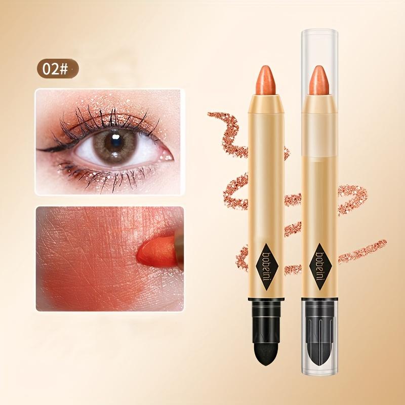 Осветите и подчеркните свои глаза с помощью двусторонней ручки для теней для выделения и контуринга.