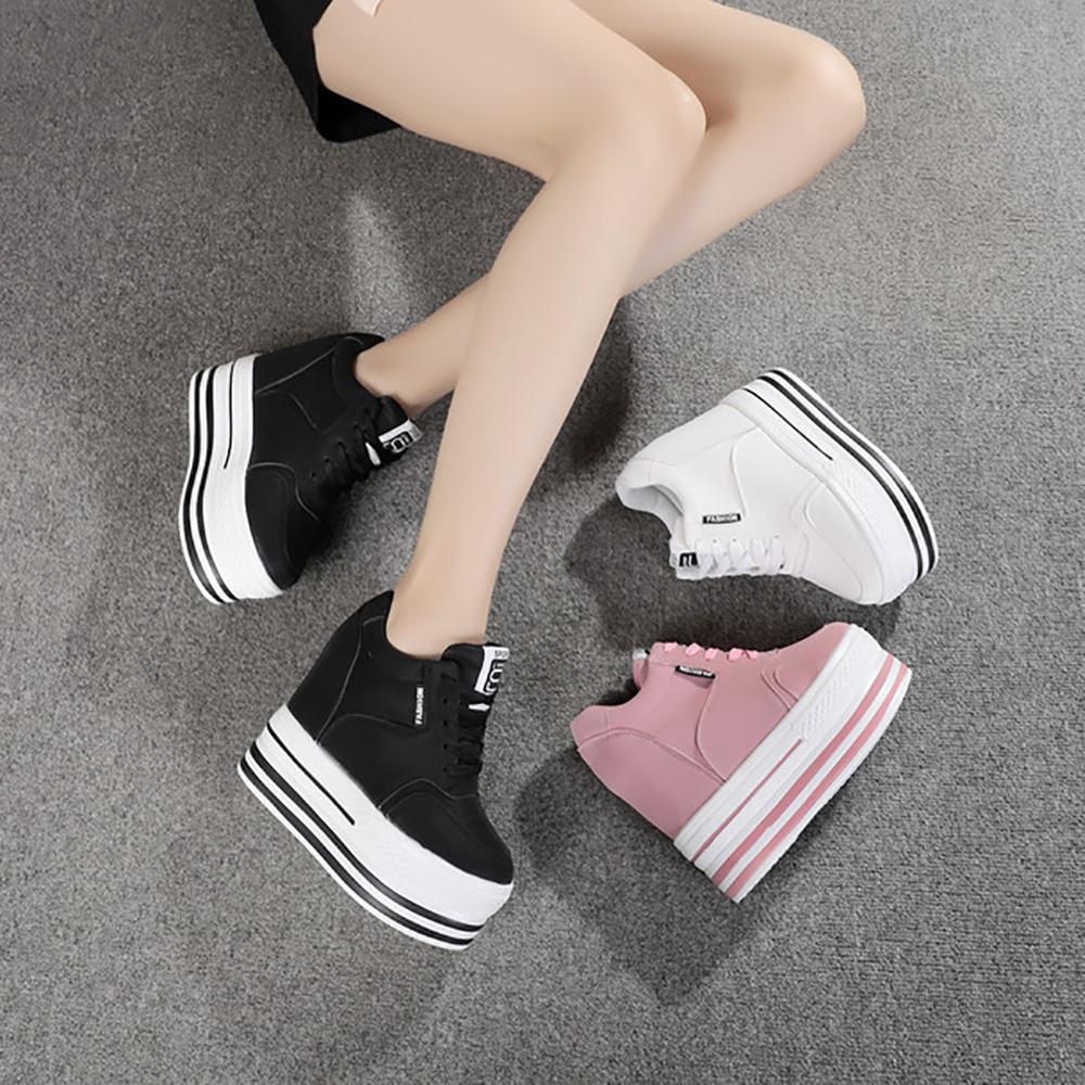 Маленькие белые туфли с эндогенной высотой 12 см, женская повседневная спортивная обувь на толстой подошве с кружевной танкеткой