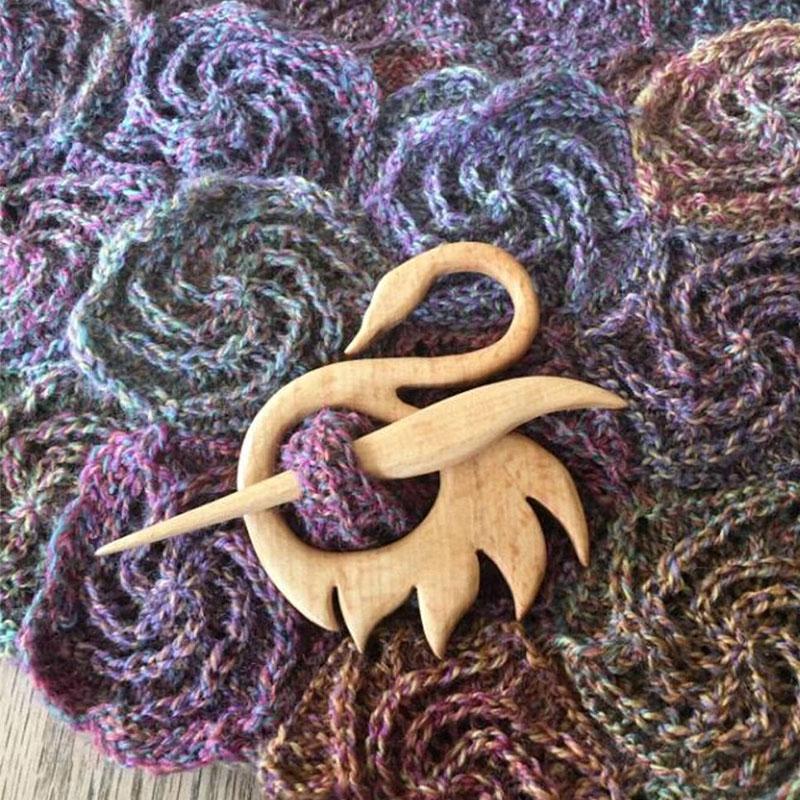 1PC Creative Jewelry Christmas Tree New Shawl Pin Scarf Buckle Wooden Brooch Men Women