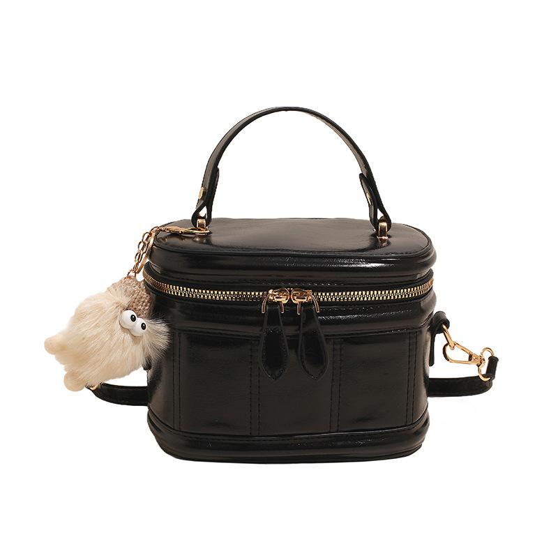 Оптовая сумка-мессенджер универсальная маленькая сумка женская 2025 весна новая нишевая высококлассная сумка через плечо портативная сумка-коробка