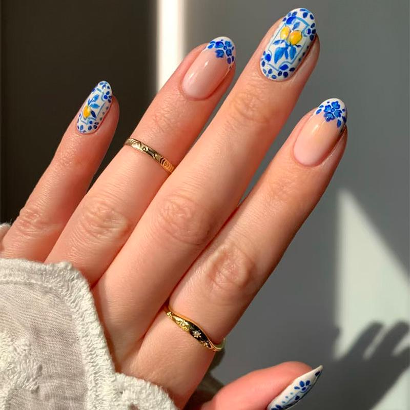 Blue & White Porcelain Oval Nails with Lemon Irregular Lines - 24-Piece Press-on Set