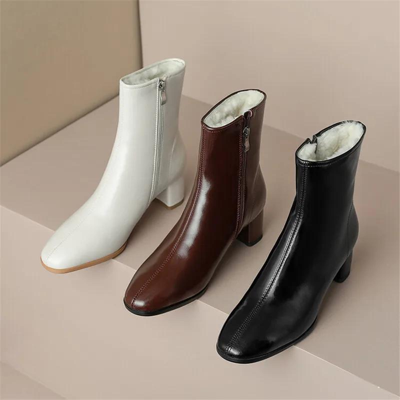 Мода 2025 Новые осенние женские ботинки из спилковой кожи Ботинки с квадратным носком для женщин Зимние ботинки Женские лаконичные ботинки-рыцари Черные короткие ботинки