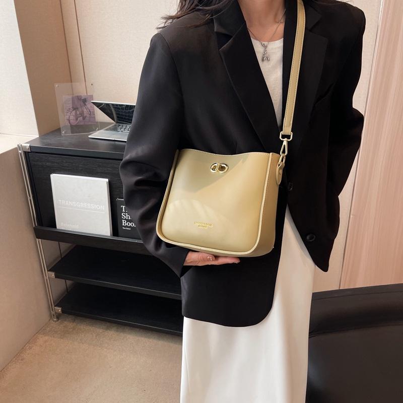 IELGY Versatile Soft Leather Bucket Bag, Foreign-style Texture Shoulder Messenger Bag