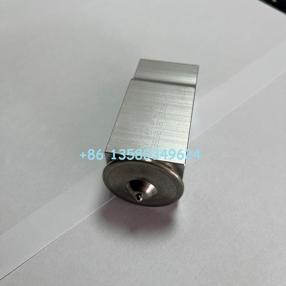 11Q6-90551 Запчасти для экскаватора R220LC-9S R215-9S Расширительный клапан экскаватора 11Q690551