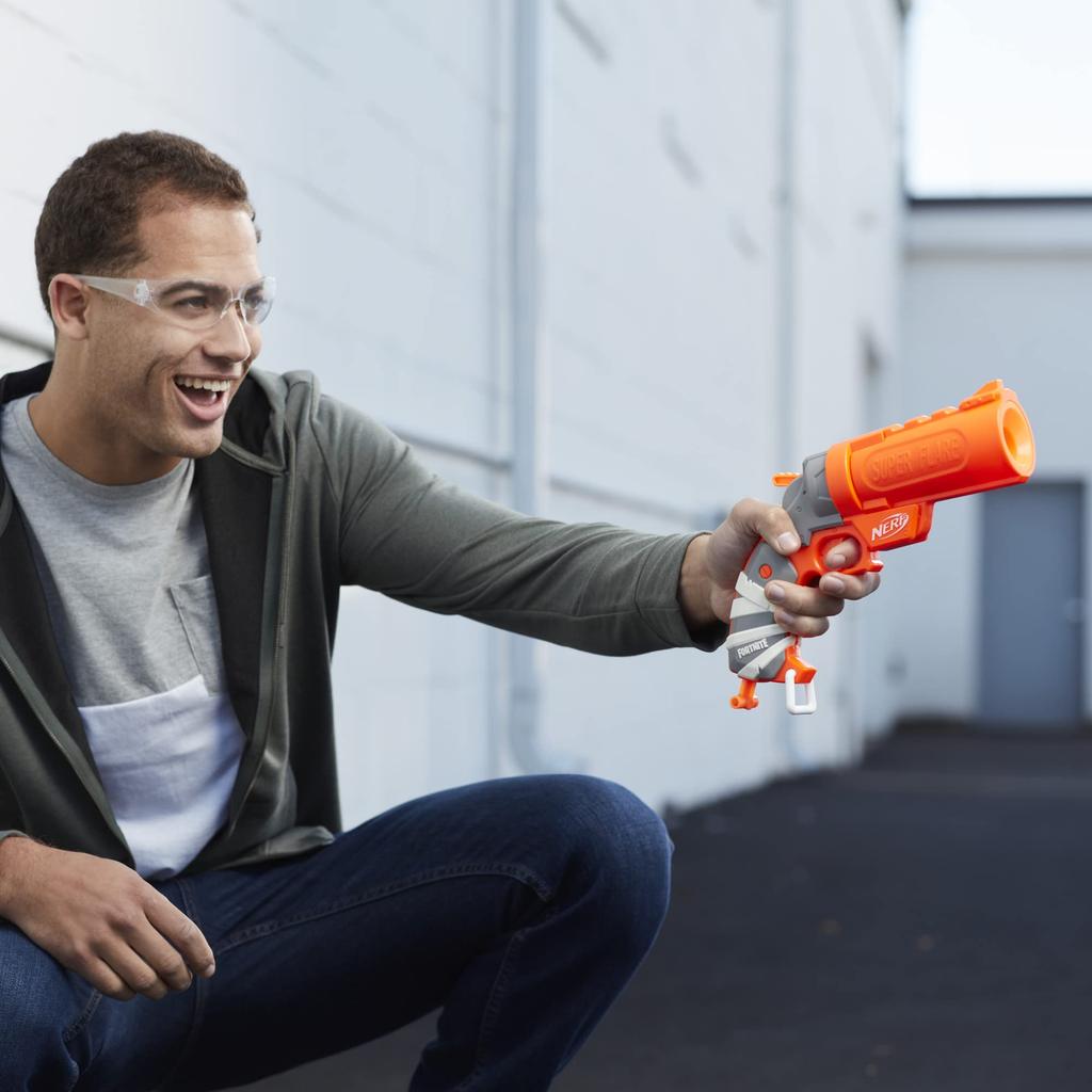 HASBRO Nerf Fortnite FLARE Бластер-пистолет сигнального типа, стреляющий дротиками, включает 3 официальных мега-дротика, звук свиста при стрельбе, рукоятка взведения F3367 Аутентичный для мужчин