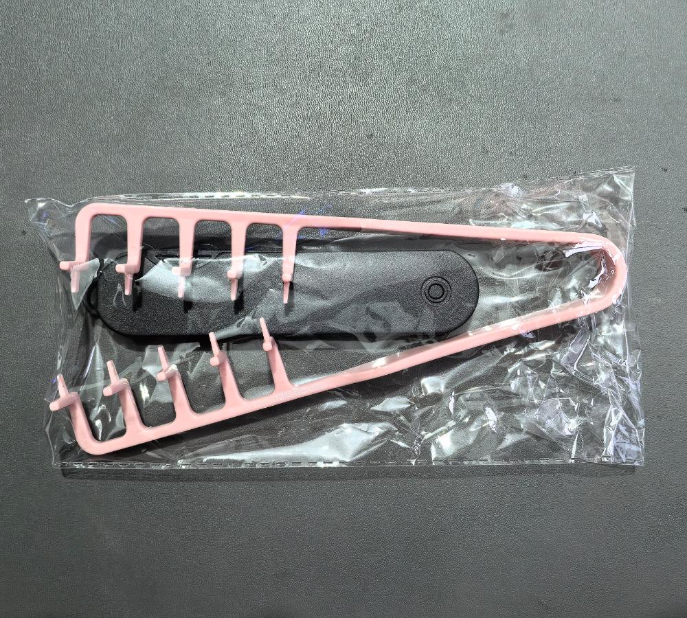 Men's and Women's Dual-Tooth Folding Comb: Wide-Tooth for Beards and Fine-Tooth for Hair Straightening and Styling.