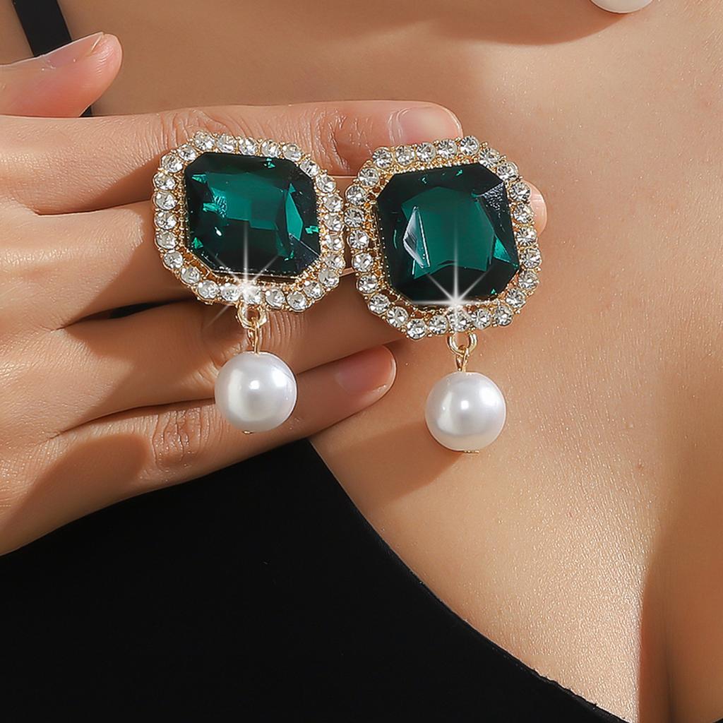 Pearl Square Multi-layer Necklace Super Flash Light Luxury High-end Earrings Niche Design Fashionable Versatile Necklace Women