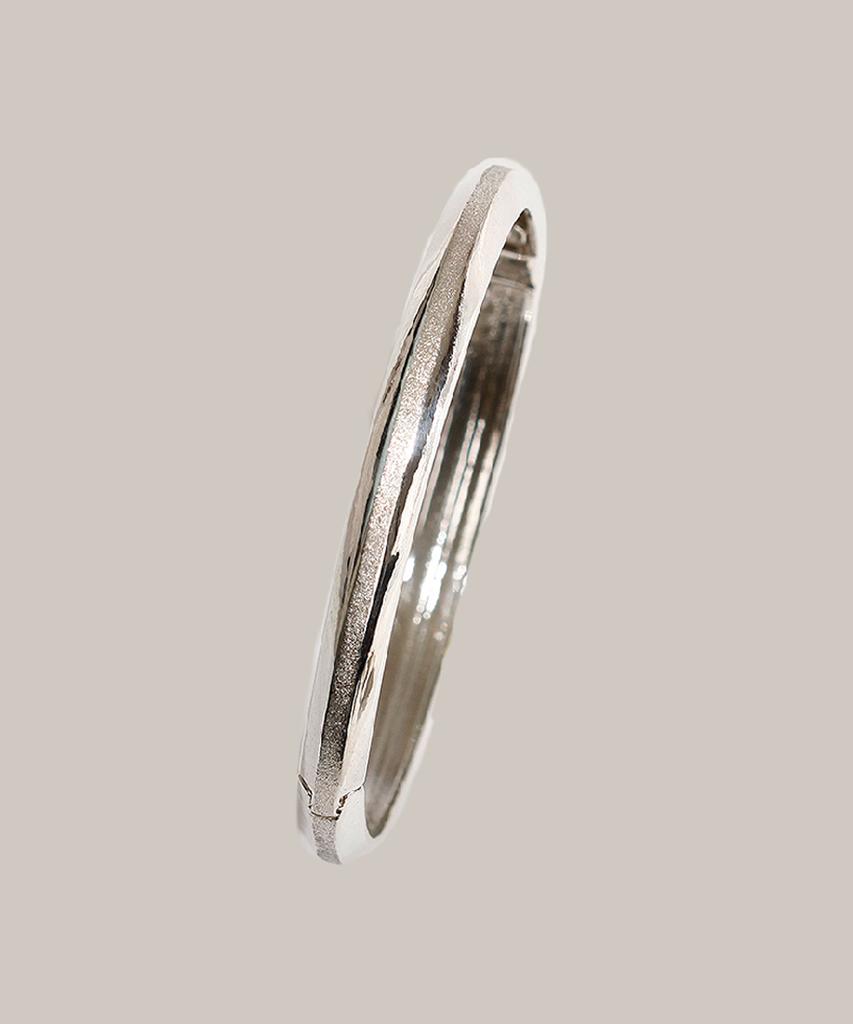 Jnui Slant Bangle Bracelet Silver 18-19Cm