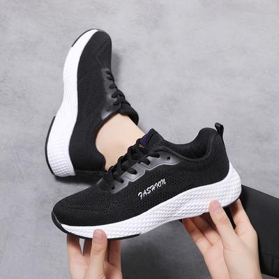 Новая женская обувь больших размеров, повседневная обувь на мягкой подошве для четырех сезонов, модные кроссовки для бега, спортивные дышащие кроссовки из летучего трикотажа
