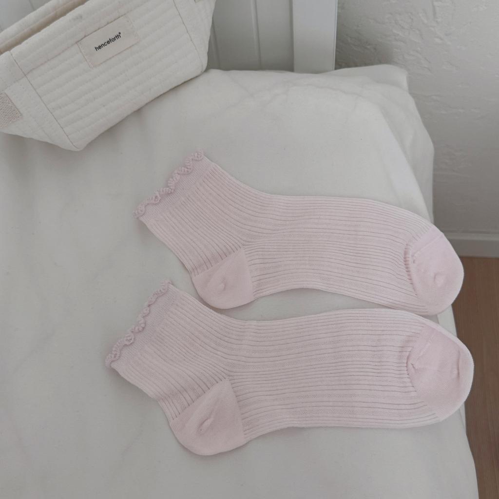 Simple and Versatile Short Socks In Contrasting Colors with Floral Wood, Breathable Mesh Vertical Striped Socks for Women