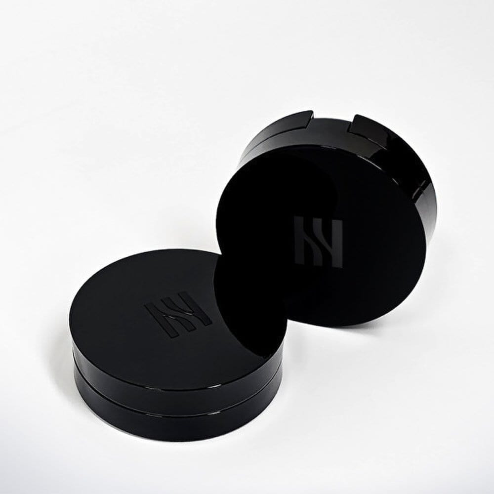 Hera Черный кушон-основа Основной продукт 15 г + Сменный блок 15 г Дуэт Стойкая адгезия Премиум