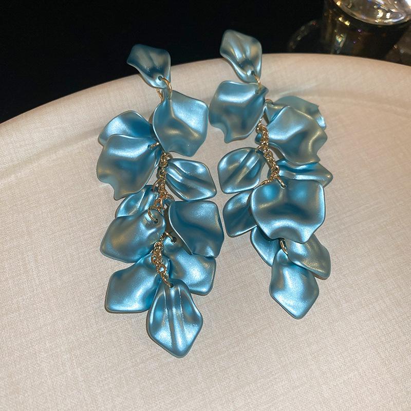 Длинные стальные серьги в форме лепестков роз: Шикарный, стройнящий дизайн с европейским и американским колоритом