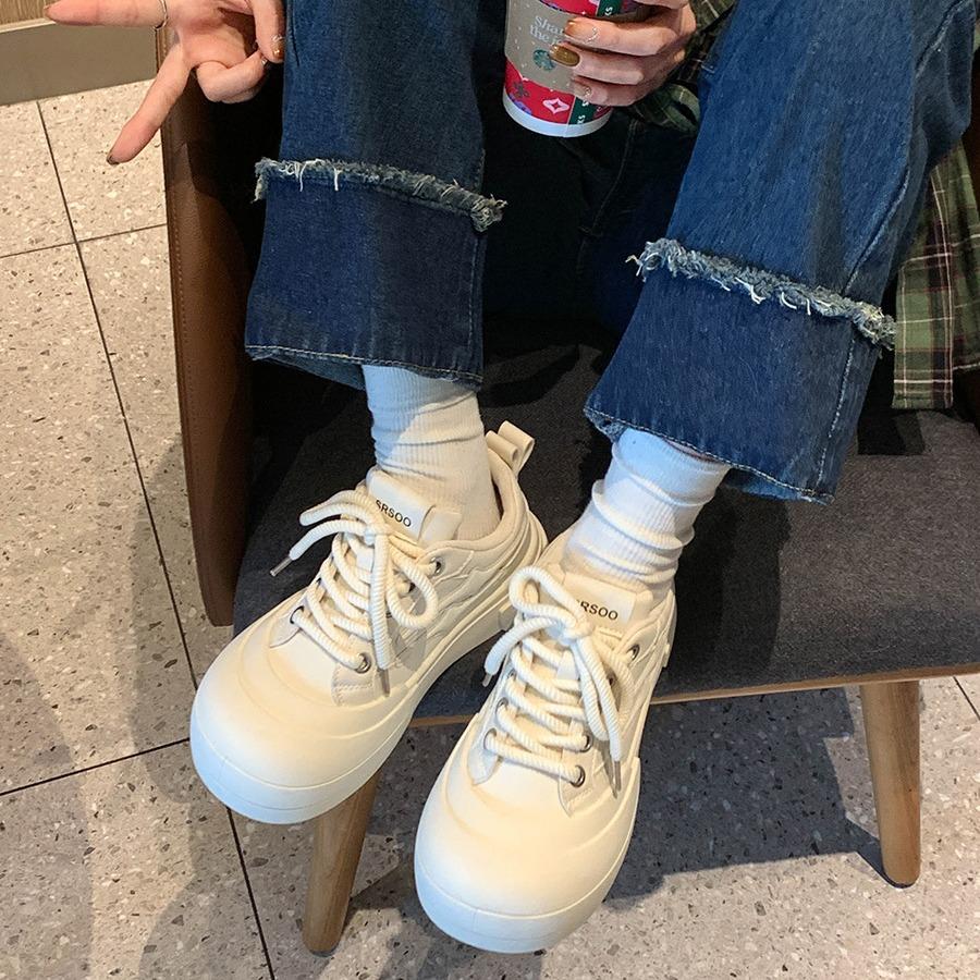 Универсальные повседневные туфли на толстой подошве с увеличенной высотой каблука, женские белые туфли 2025 года, новые осенне-зимние туфли в стиле ретро для студентов, легкие спортивные туфли