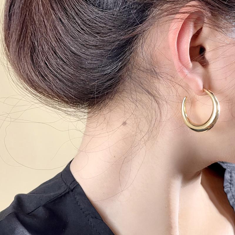 Серьги-иглы в стиле хип-хоп из серебра 925 пробы в форме буквы C — стильный минималистичный дизайн в разных размерах (Большие и Маленькие) - Модель 6383