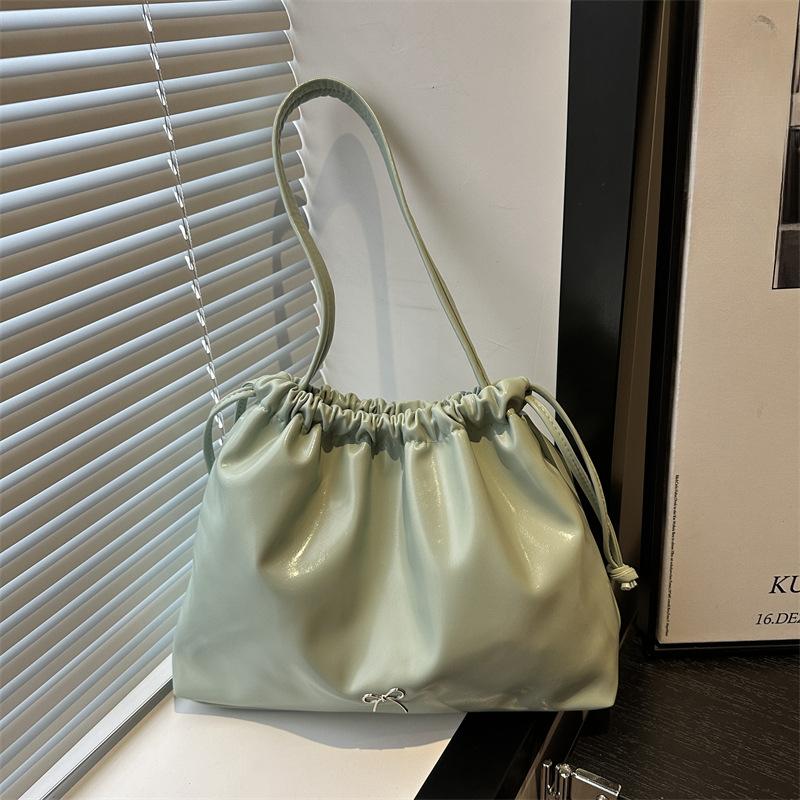 Drawstring Pleated Bucket Bag for Women's Trendy New Large Capacity Summer Casual One Shoulder Versatile Tote Bag