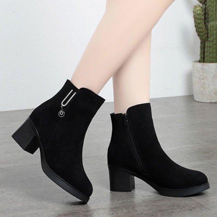 2025 короткие ботинки модные ботинки женские новые женские осенне-зимние хлопковые ботинки матовые одинарные ботинки бархатные универсальные ботинки Мартин