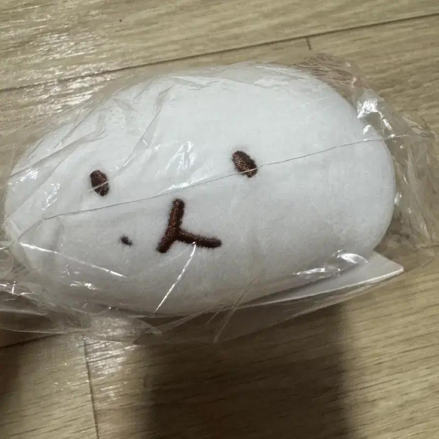 Please hit the fur doll with sticky rice.